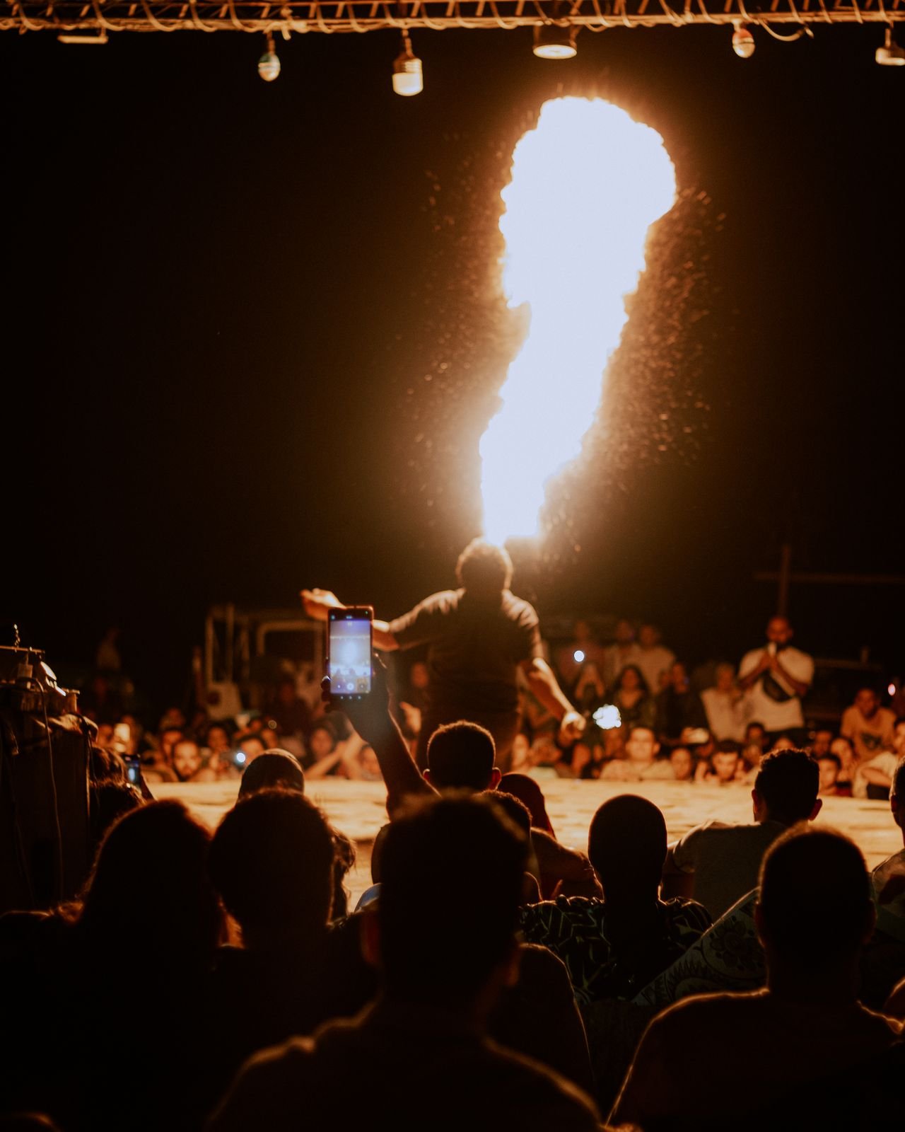 Cena en el desierto con espectáculo de fuego y tambores cerca de Ouarzazate