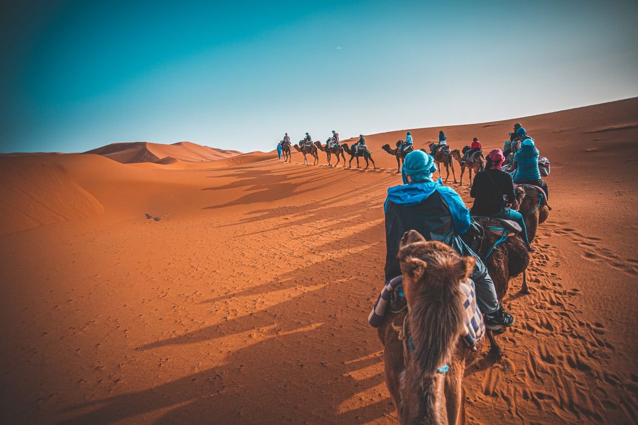 Paseo en camello al atardecer en el desierto de Ouarzazate