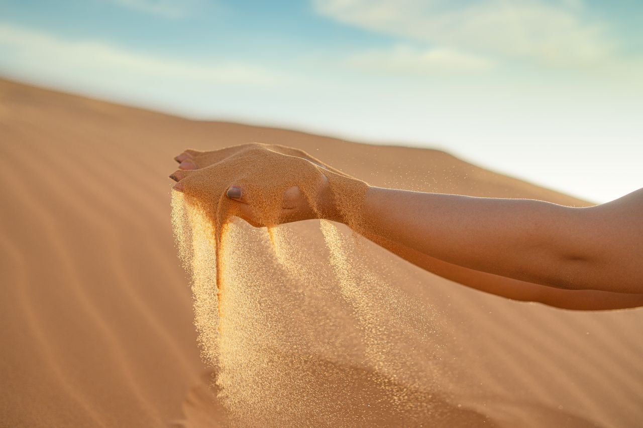Dunas de Erg Chebbi y guía en camello en Merzouga Marruecos